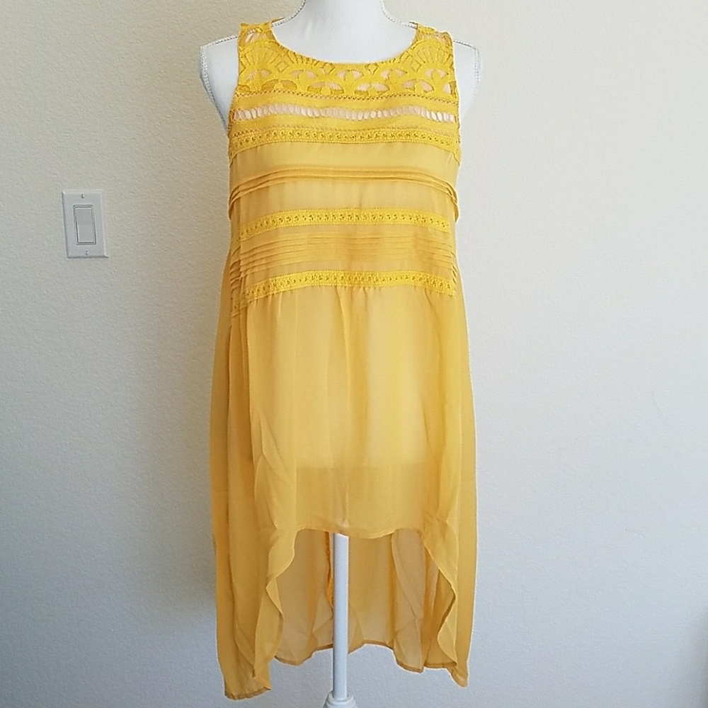 Willow and Clay Nordstrom Hi-Low Top M